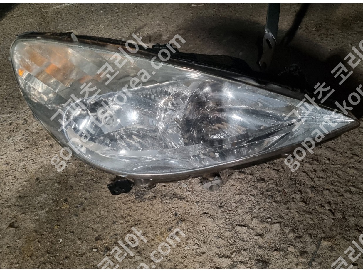 푸조 607 헤드라이트 조수석 사진 3