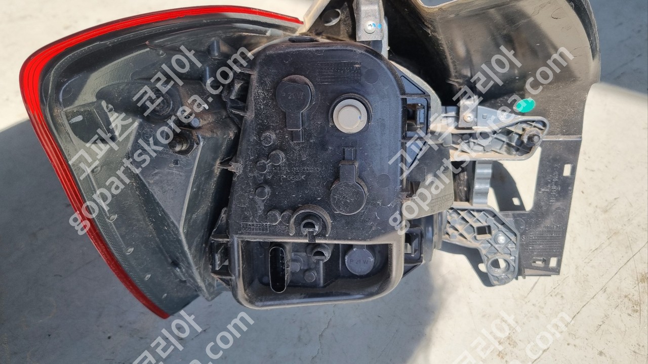 BMW 1시리즈 F20 후기 테일램프 조수석 사진 2