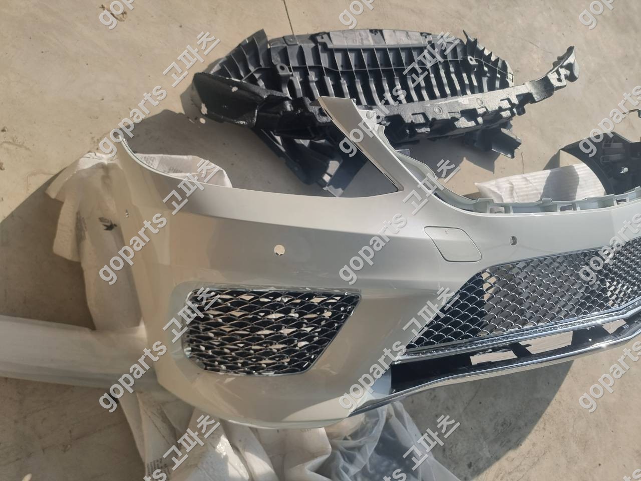 벤츠 W222 S클래스 검정색 S65 AMG룩 앞범퍼 상세사진 3