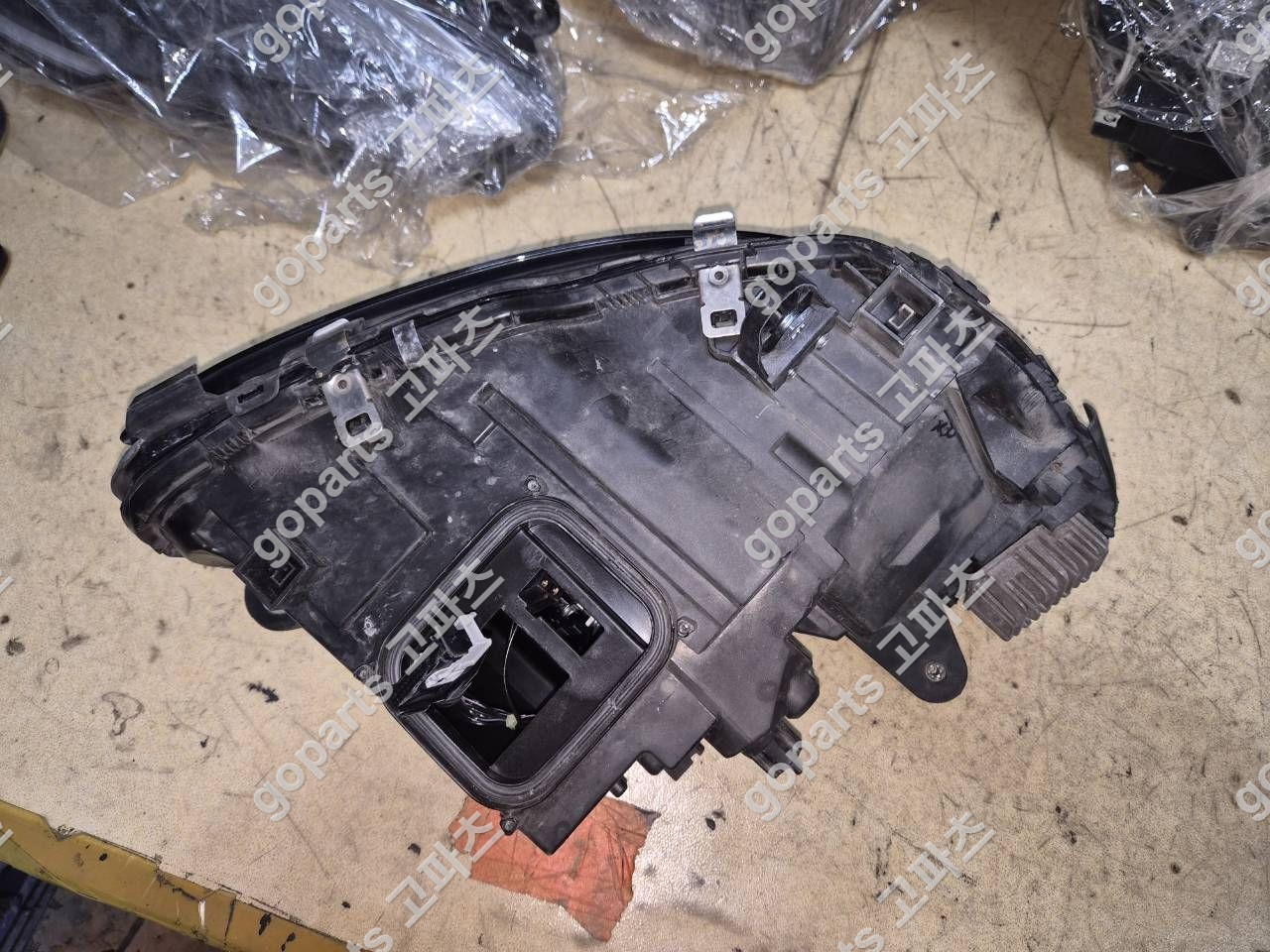 벤츠 W205 C클래스 운전석 헤드라이트 A2059062504 상세사진 5