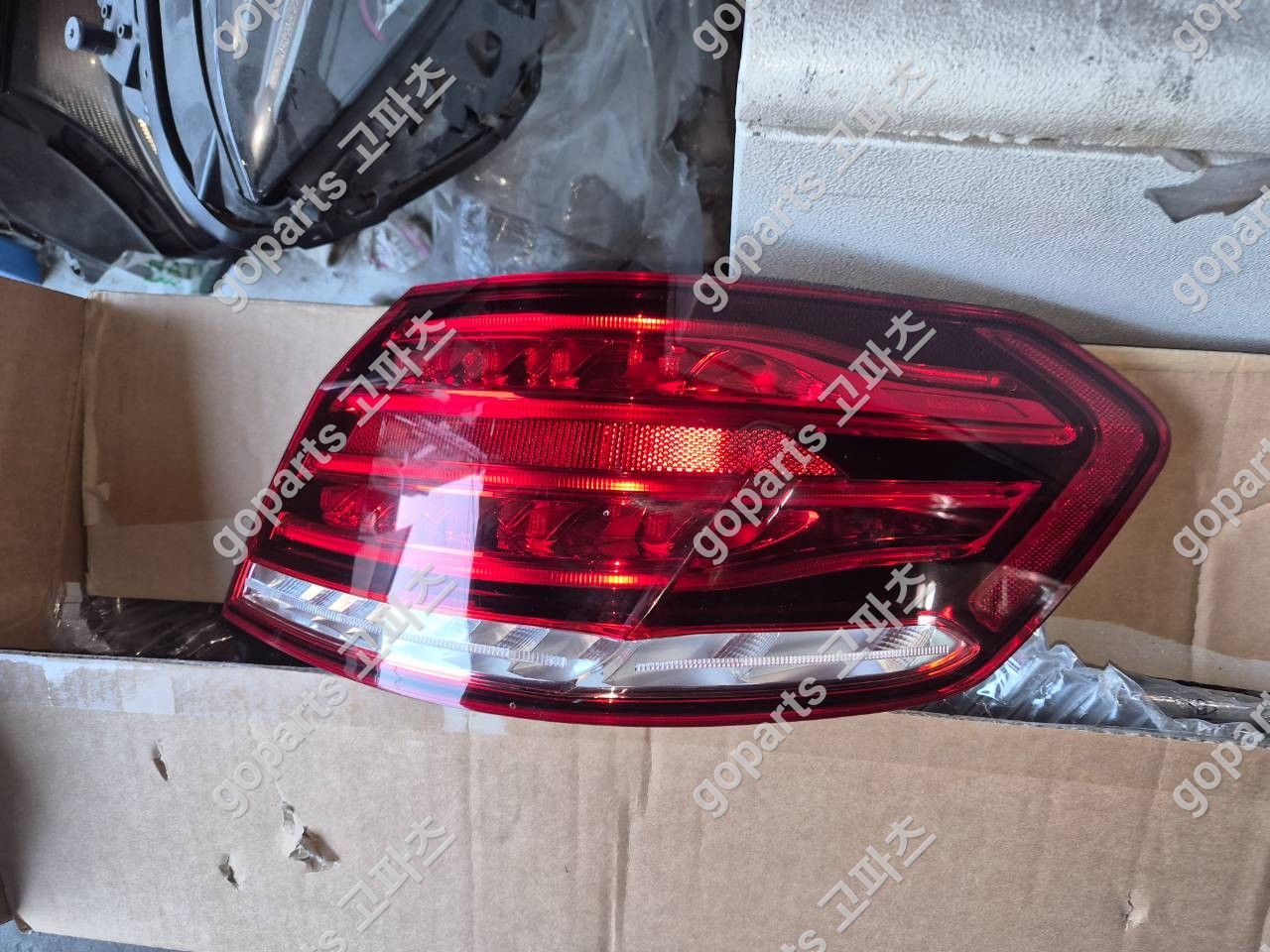 벤츠 E클래스 W212 후기형 조수석 후미등 A2129060803 상세사진 2