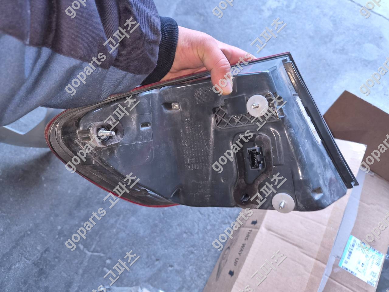 BMW F10 5시리즈 조수석 후미등 상세사진 3