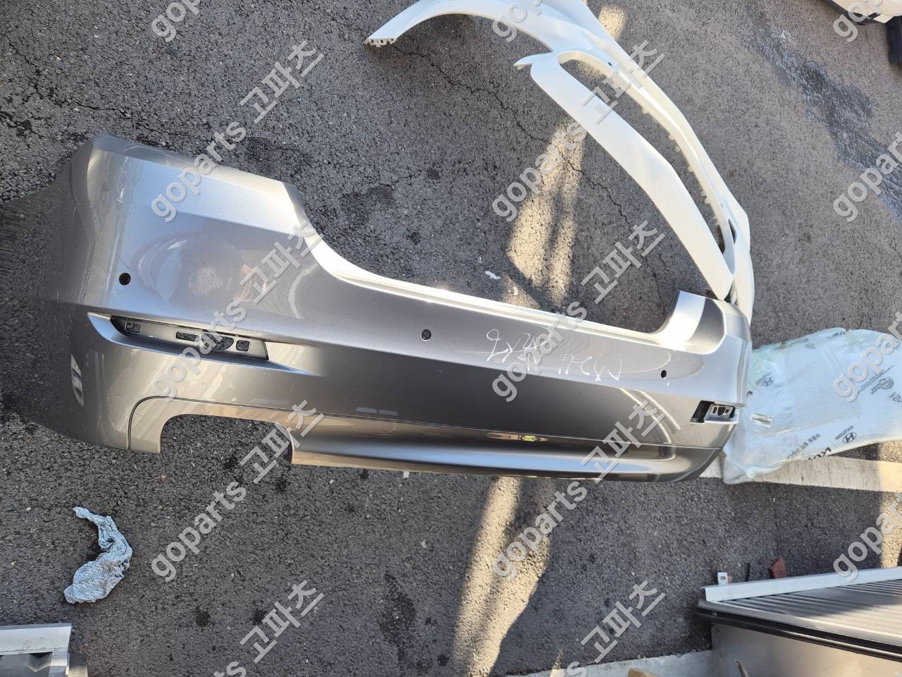BMW 5시리즈 F10 후기형 후범퍼 교체 수리 납품 후기 – 고파츠