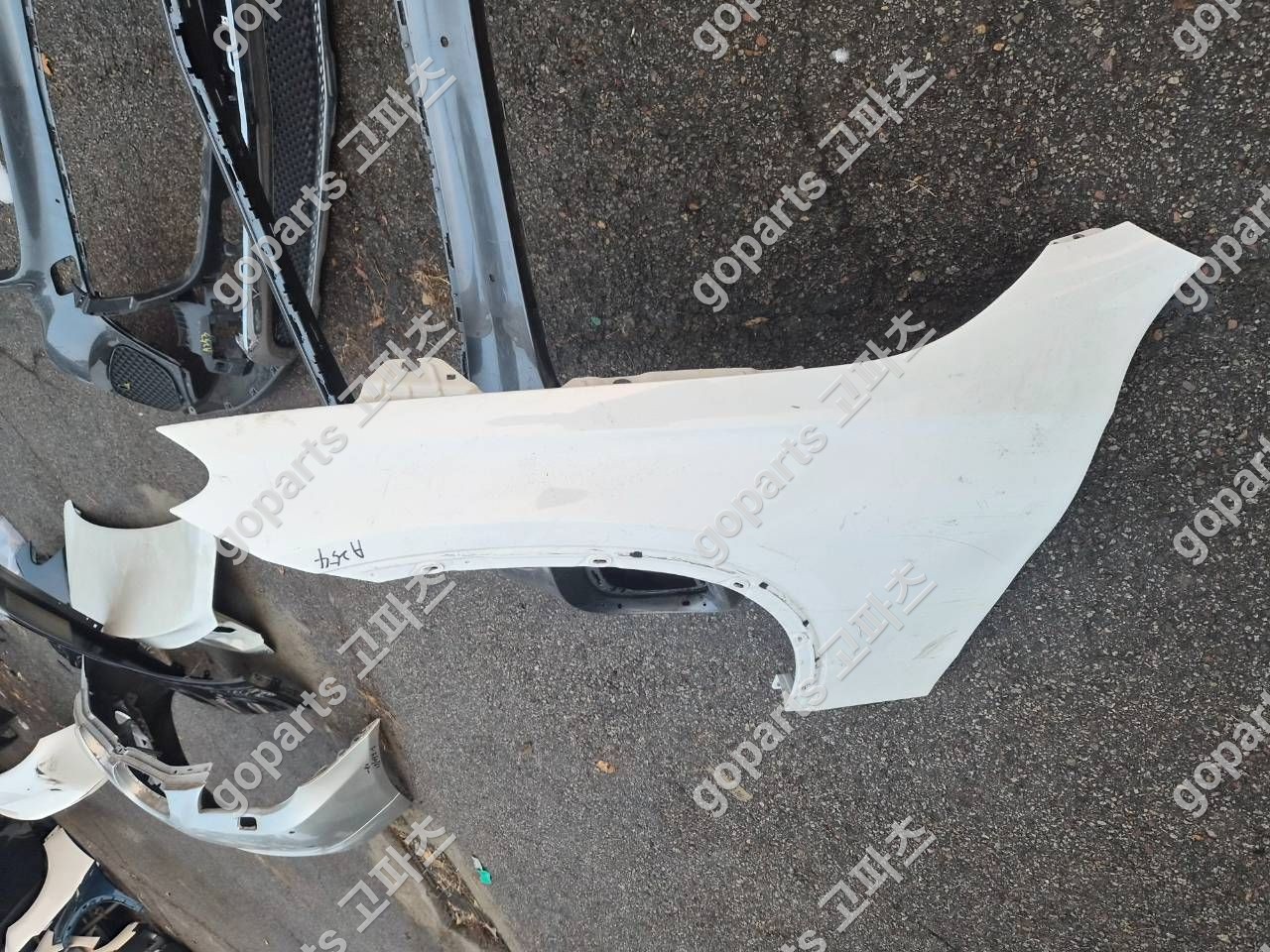 벤츠 GLC W254 운전석 앞휀더 상세사진 2