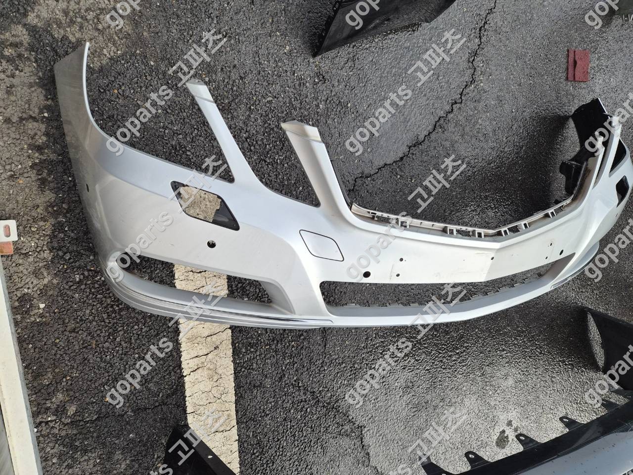 벤츠 W212 E클래스 전범퍼 (엘레강스 타입, 크롬띠) 상세사진 3