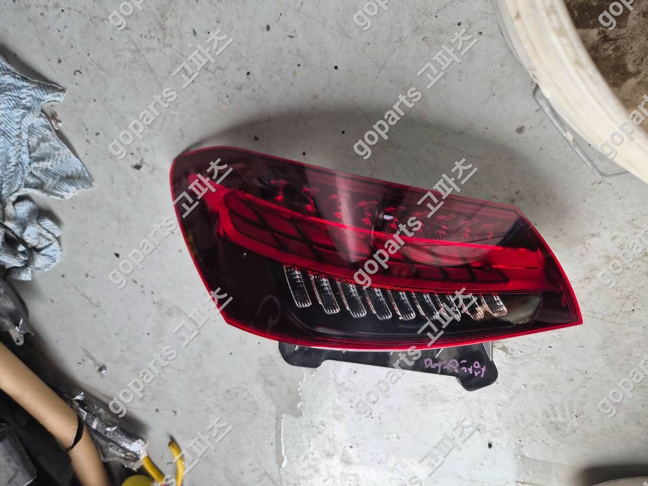 벤츠 E클래스 W213 후미등 A2139065109 상세사진 3