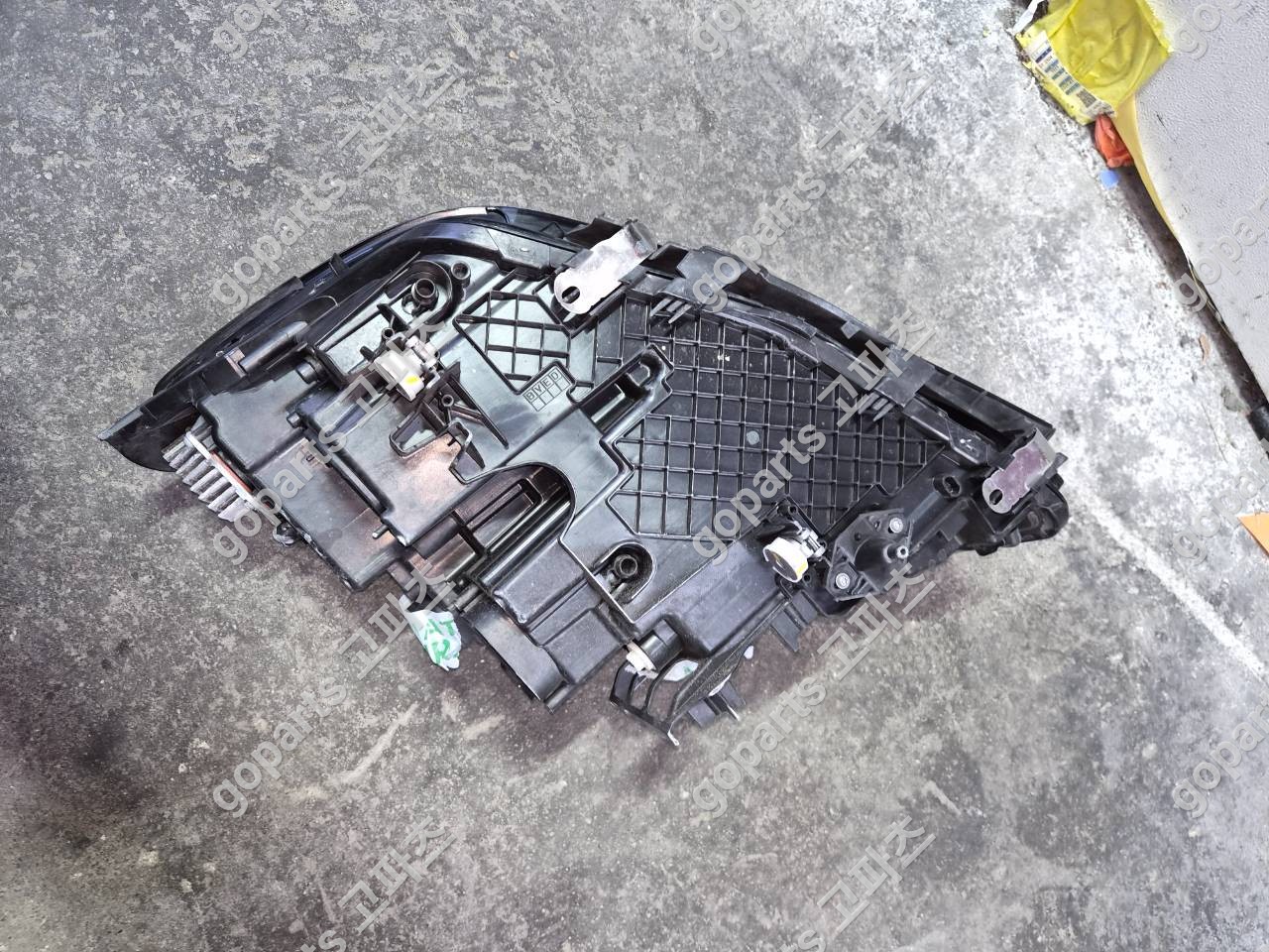 BMW 5시리즈 G30 조수석 LED 헤드라이트 9850582-06 상세사진 4