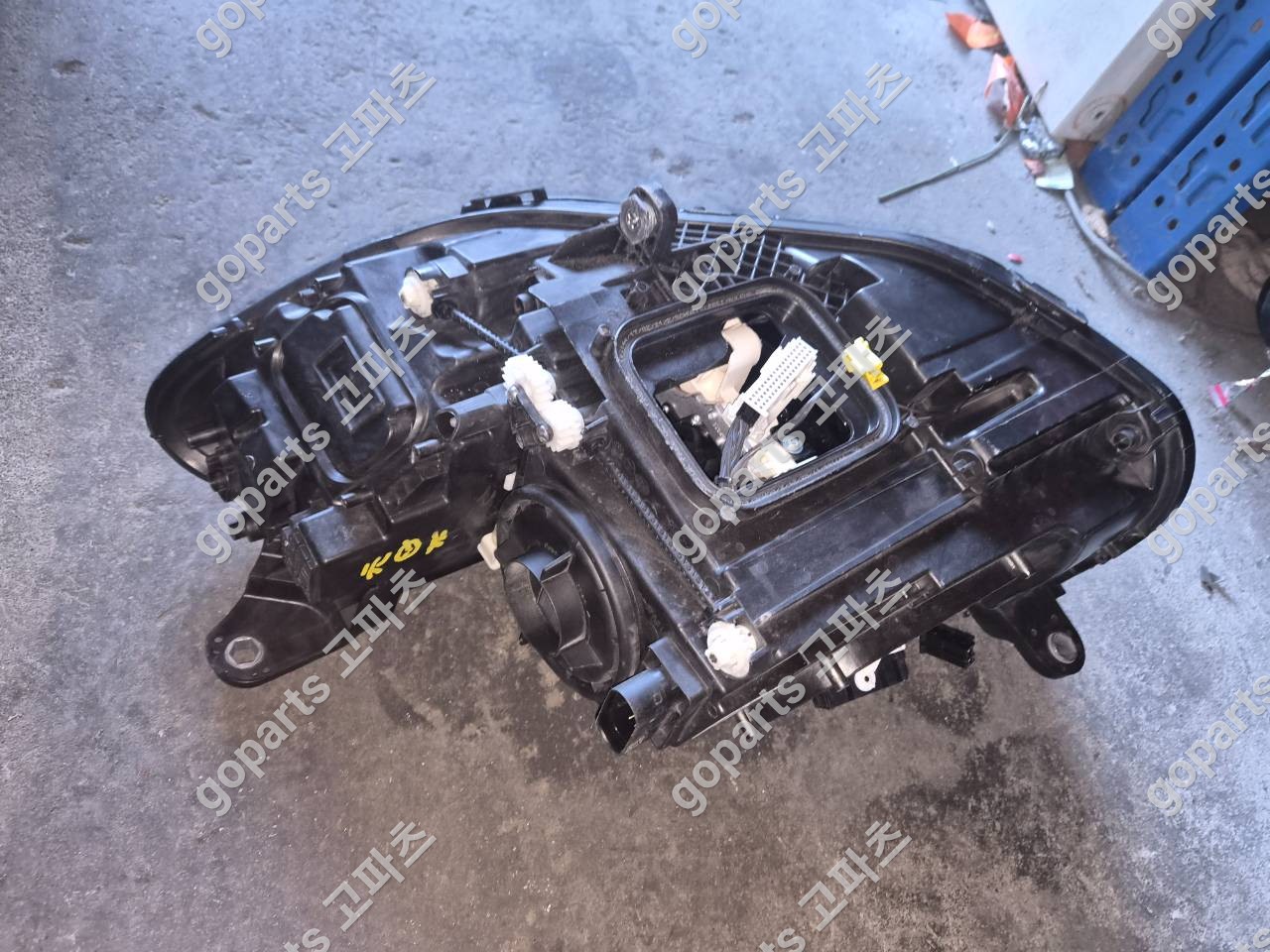 벤츠 CLS W257 조수석 멀티빔 헤드라이트 A2579068002 상세사진 4