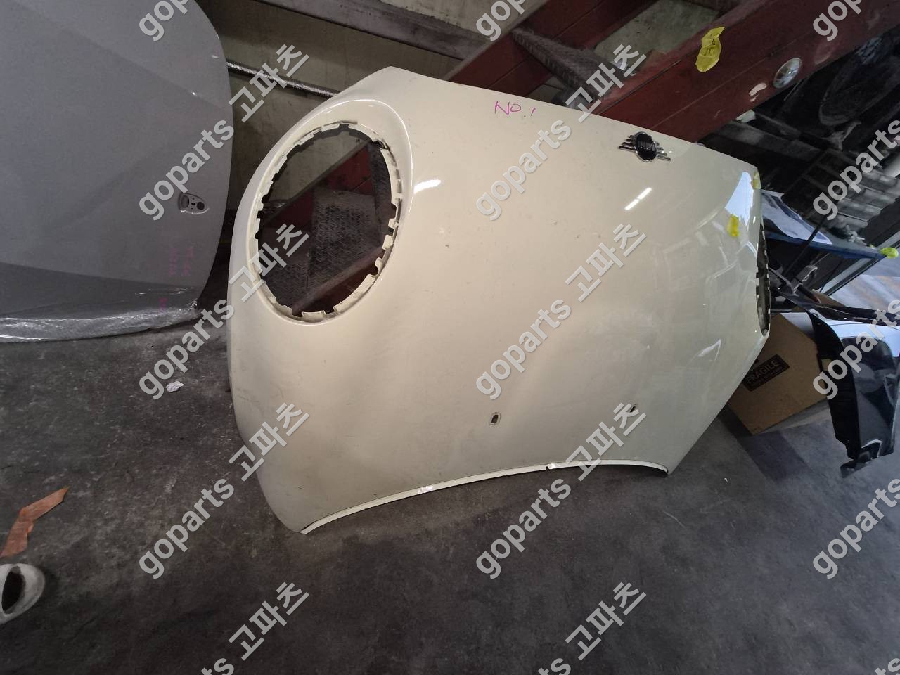 미니 쿠퍼 F55/F56/F57 본넷 (에어덕트 구멍 없는 타입) 상세사진 3