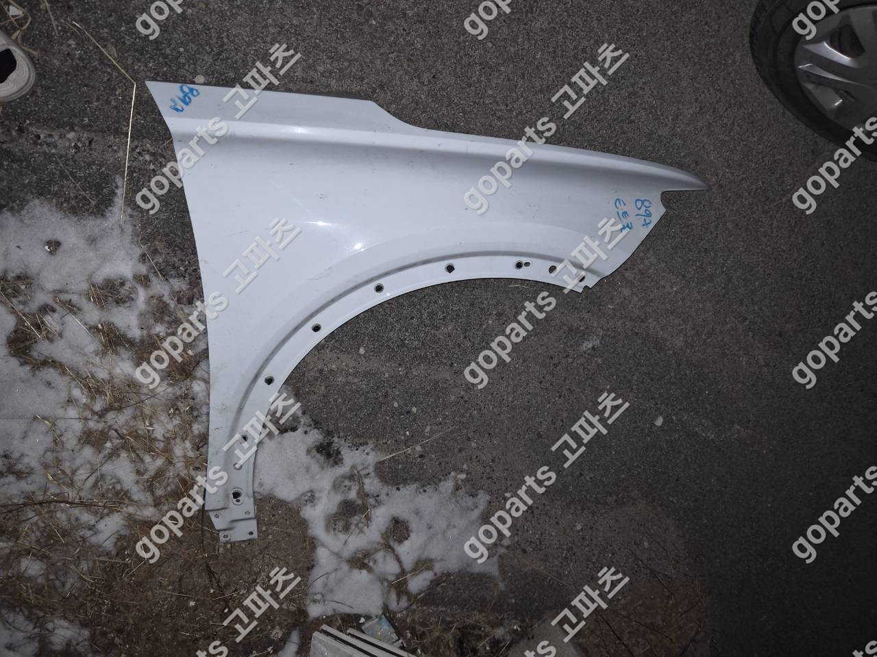 아우디 Q4 etron 이트론 조수석 전휀더 상세사진 2