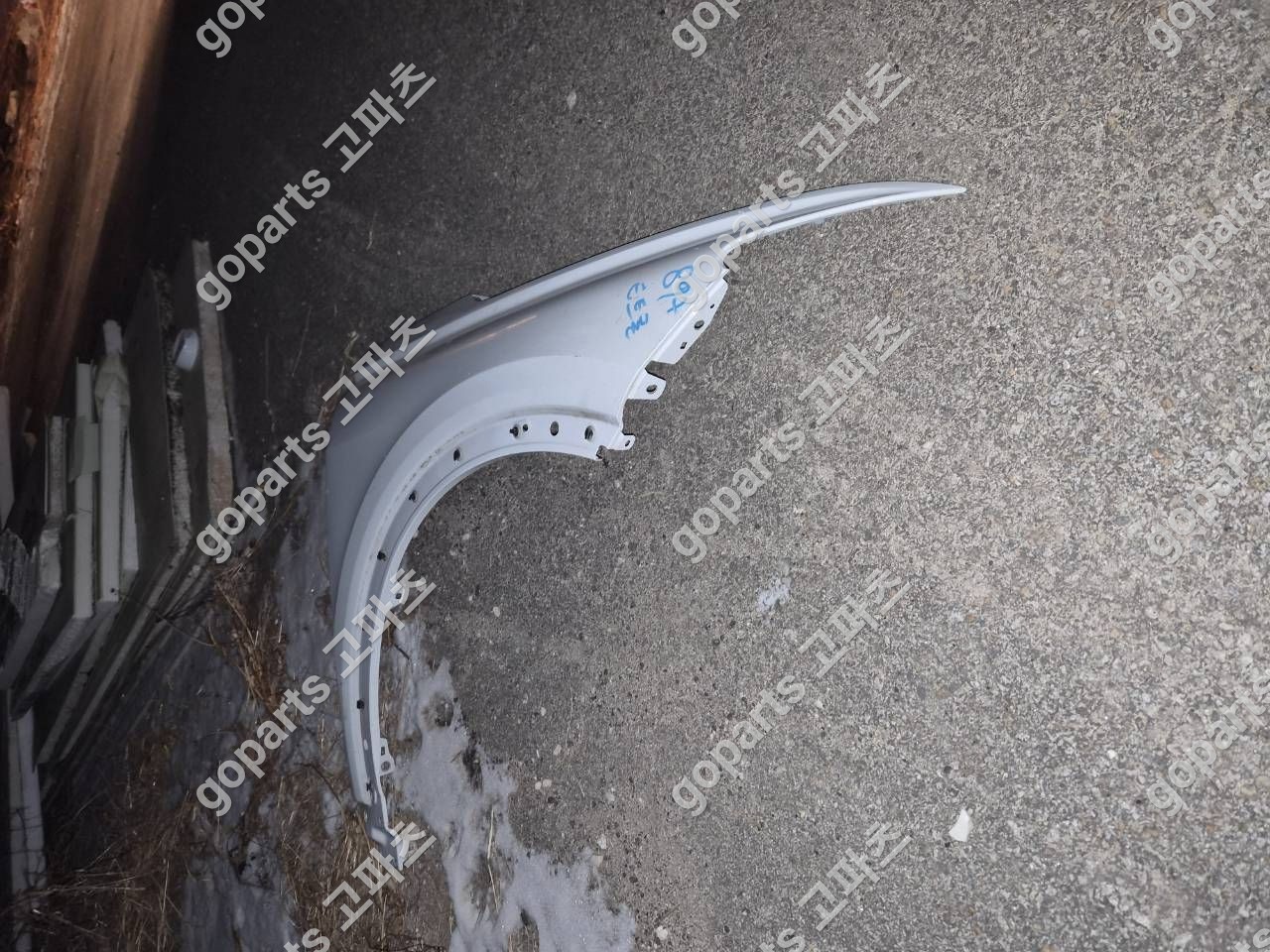 아우디 Q4 etron 이트론 조수석 전휀더 상세사진 3