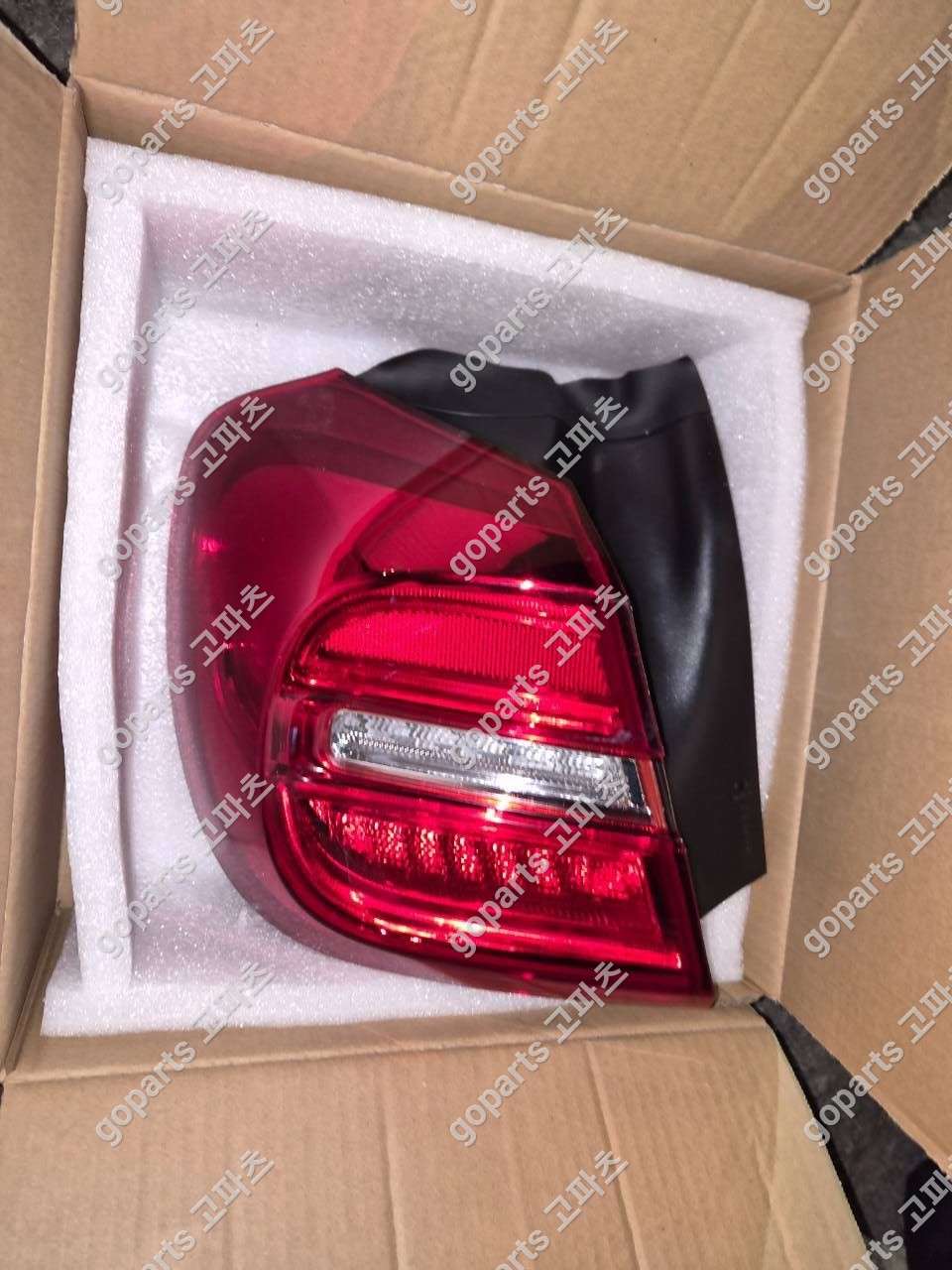 벤츠 GLA W156 리어브레이크라이트 데루등 교체 후기: 완벽 수리를 위한 선택