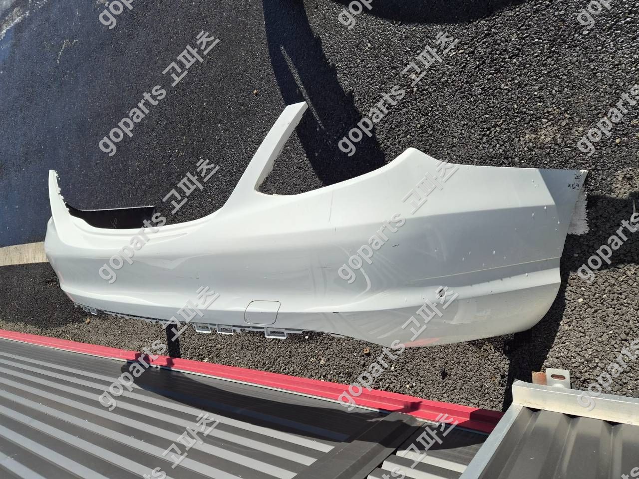 벤츠 W205 C클래스 후범퍼 (일반타입, 사이드크롬x, 레이더브라켓블랙타입) 상세사진 2