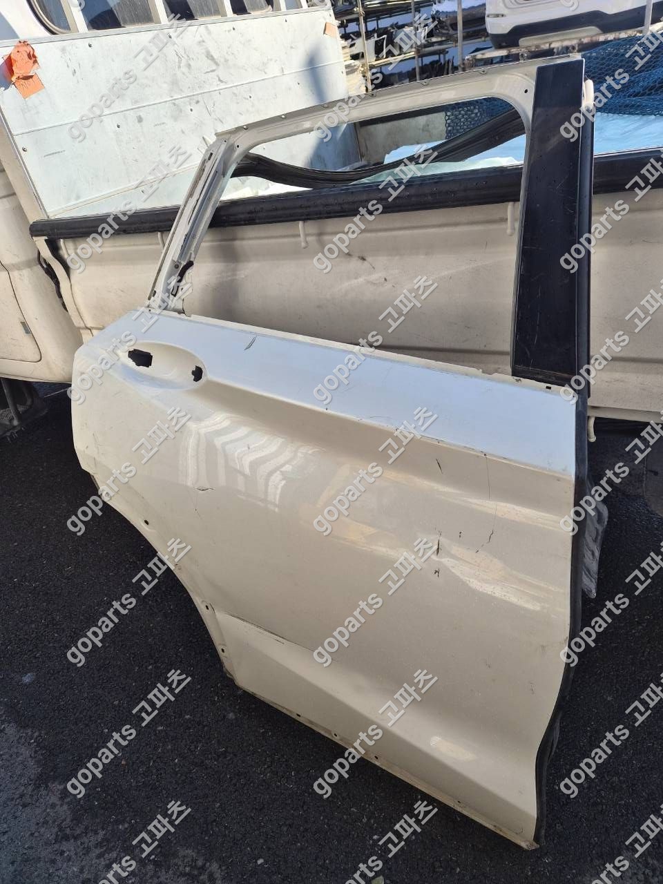 인피니티 QX50 J55 조수석 뒷문짝 상세사진 2