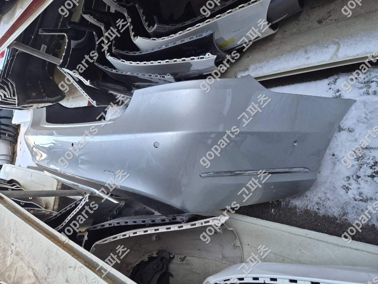 벤츠 W212 E클래스 후기형 후범퍼 (사이드크롬타입) 상세사진 2