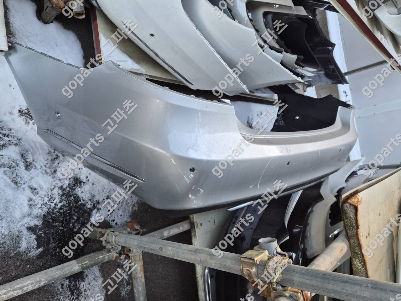 벤츠 W212 E클래스 후기형 후범퍼 (사이드크롬타입) 상세사진 3