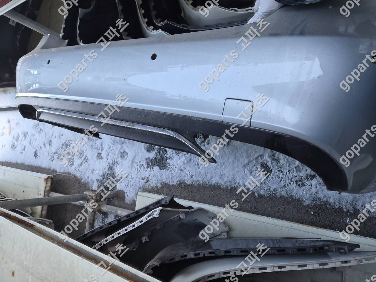 벤츠 W212 E클래스 후기형 후범퍼 (사이드크롬타입) 상세사진 4