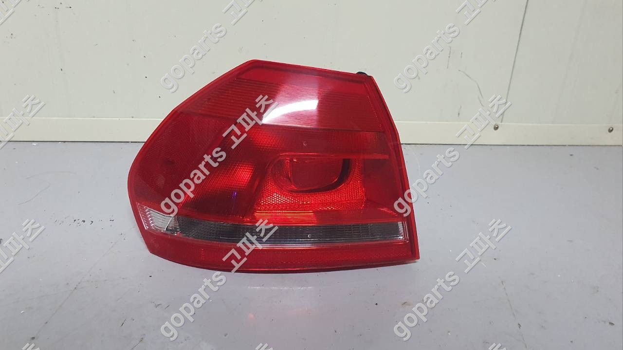 폭스바겐 파사트 7세대 운전석 후미등 상세사진 2