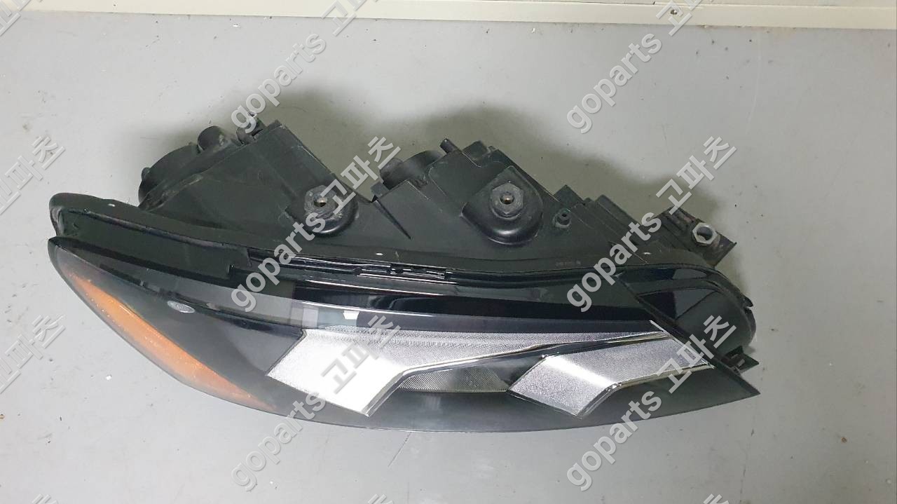 폭스바겐 파사트 7세대 조수석 헤드라이트 중고 부품 상세사진 2