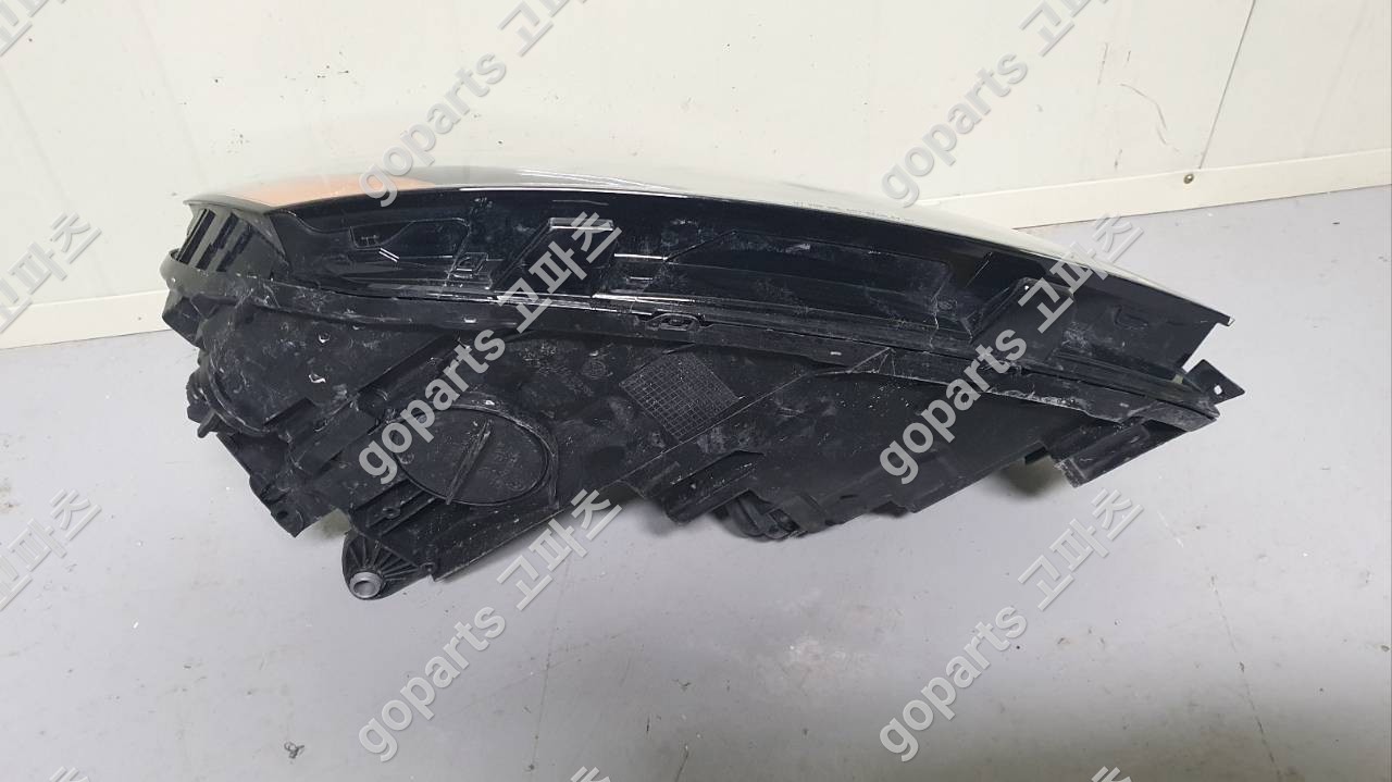 폭스바겐 파사트 7세대 조수석 헤드라이트 중고 부품 상세사진 3