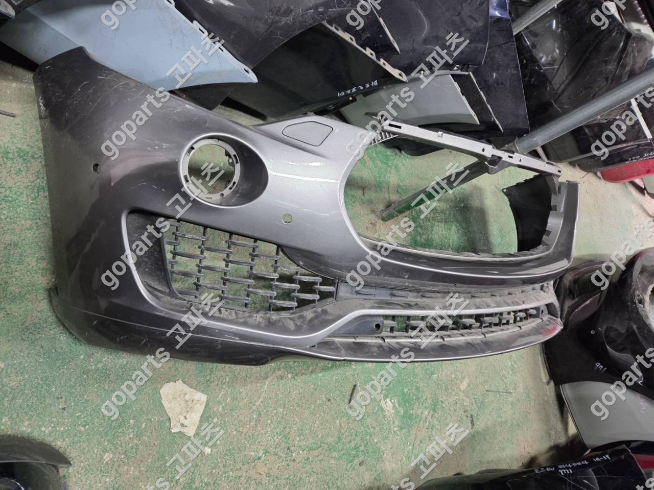 마세라티 르반테 전범퍼 교체 후기: 서울 강남 수리 전문 공업사 납품