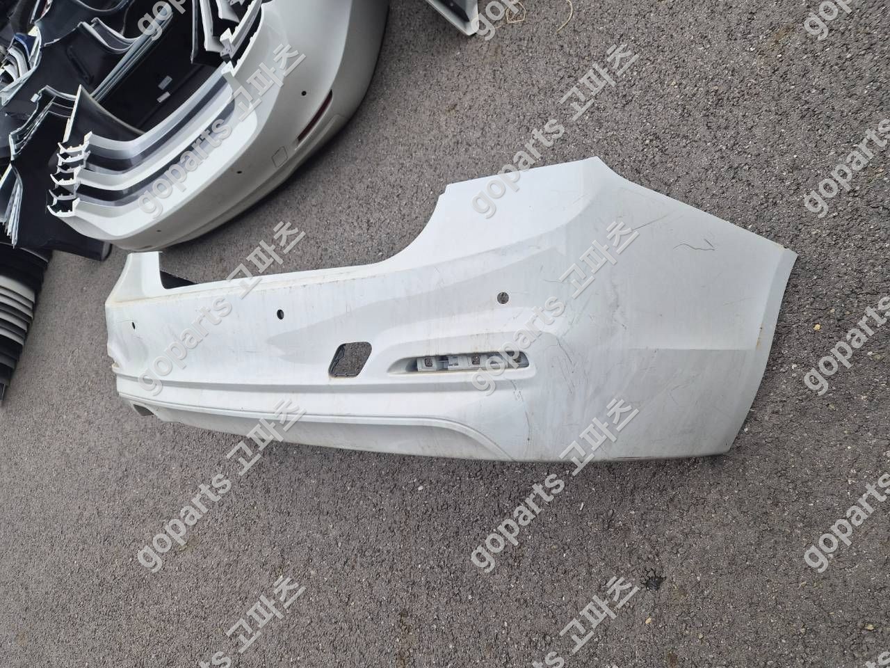 BMW F30 3시리즈 후기형 후범퍼 상세사진 3