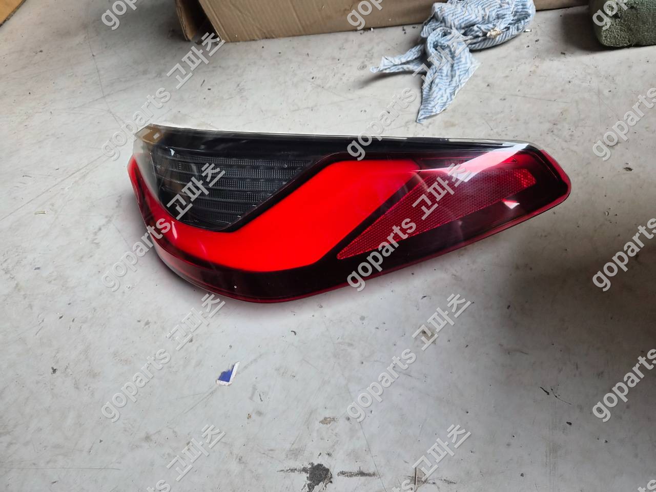 BMW 4시리즈 G22 조수석 후미등 6321-7477604 상세사진 4