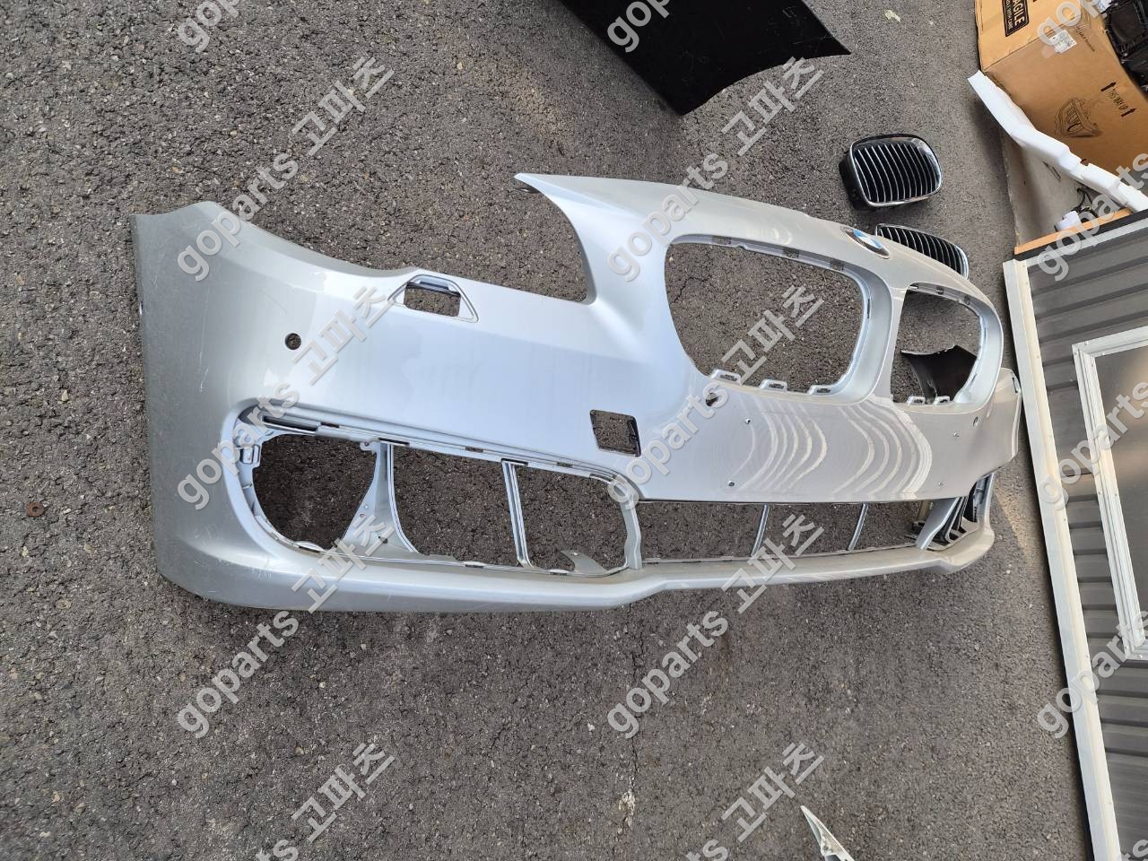 BMW 5시리즈 F10 후반기 전범퍼 (카메라X, 서라운드뷰X) 상세사진 3