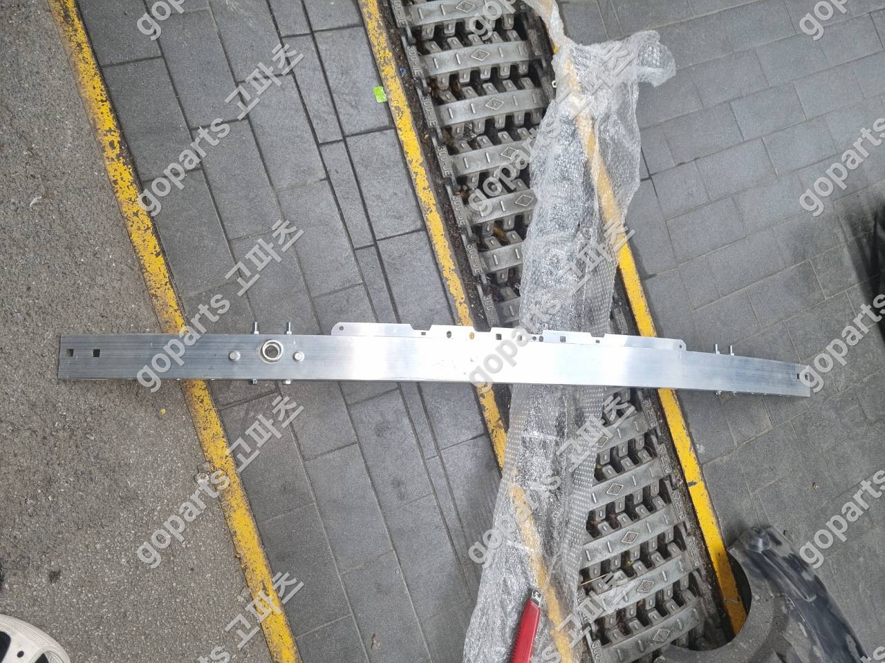 벤츠 W212 E클래스 전레일 앞 래일 프론트 레인포스먼트 신품 상세사진 2