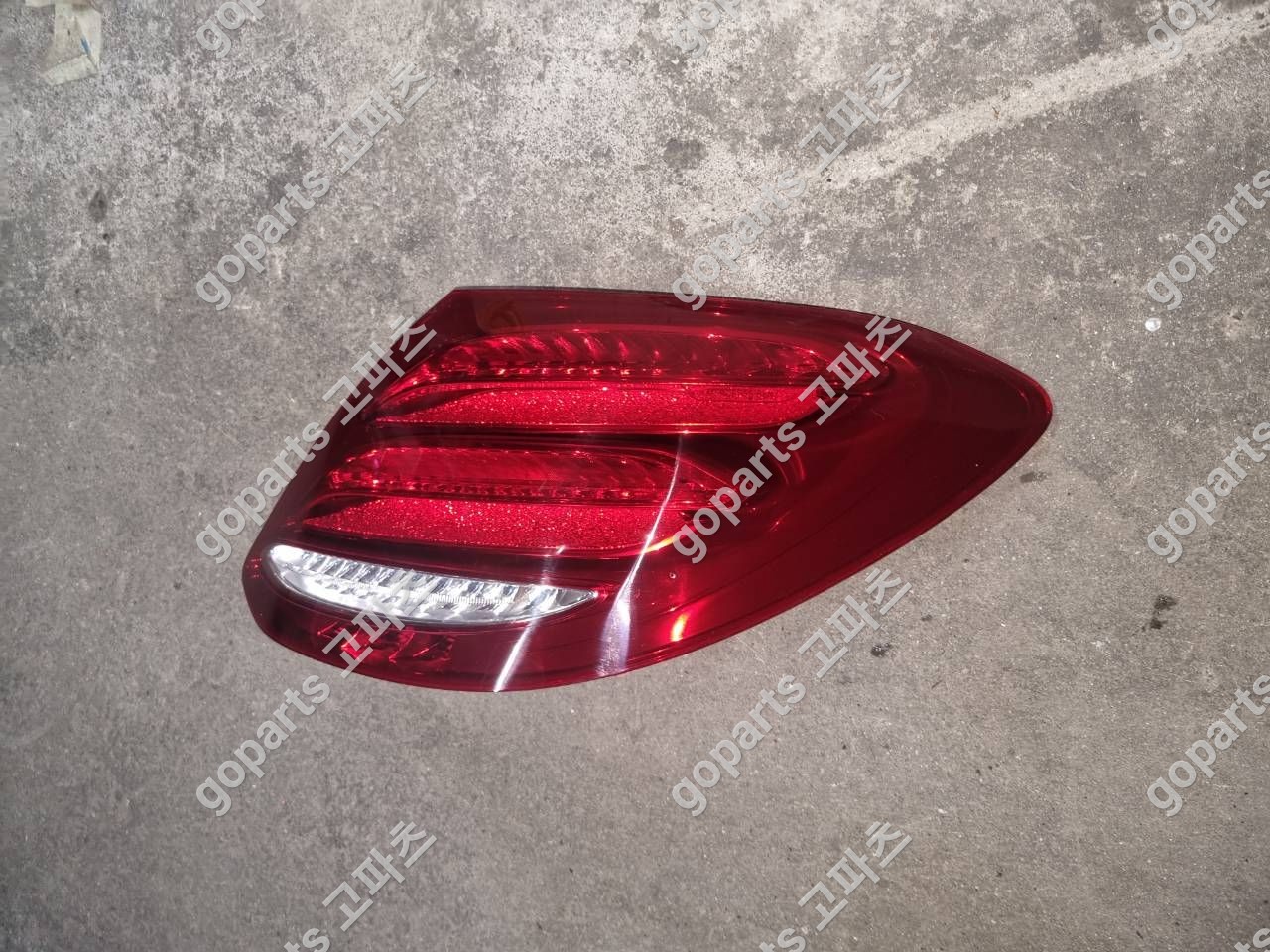 벤츠 E클래스 W213 조수석 후미등 A2139067800 상세사진 4