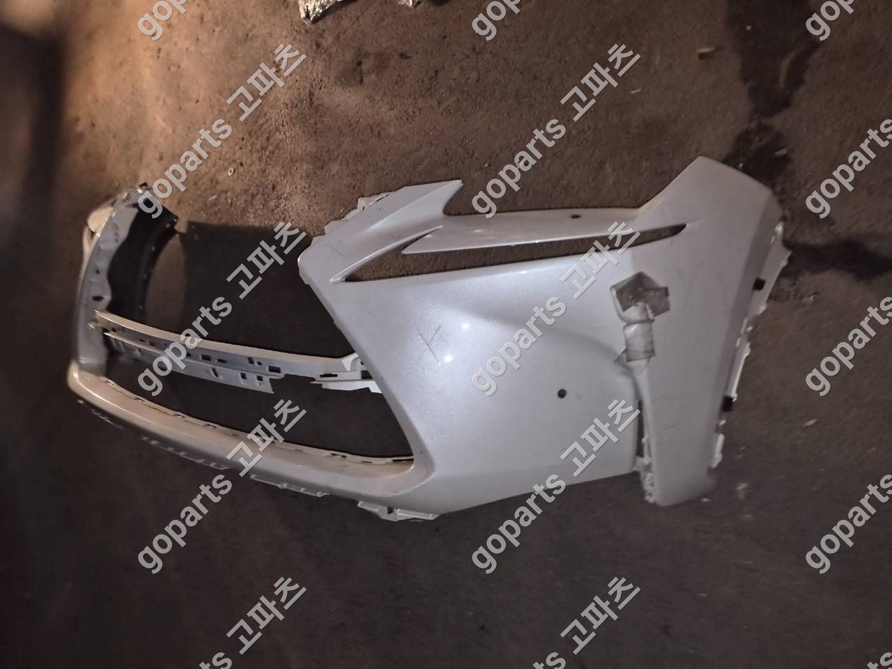 렉서스 Nx 1세대 전반기 전범퍼 상세사진 3