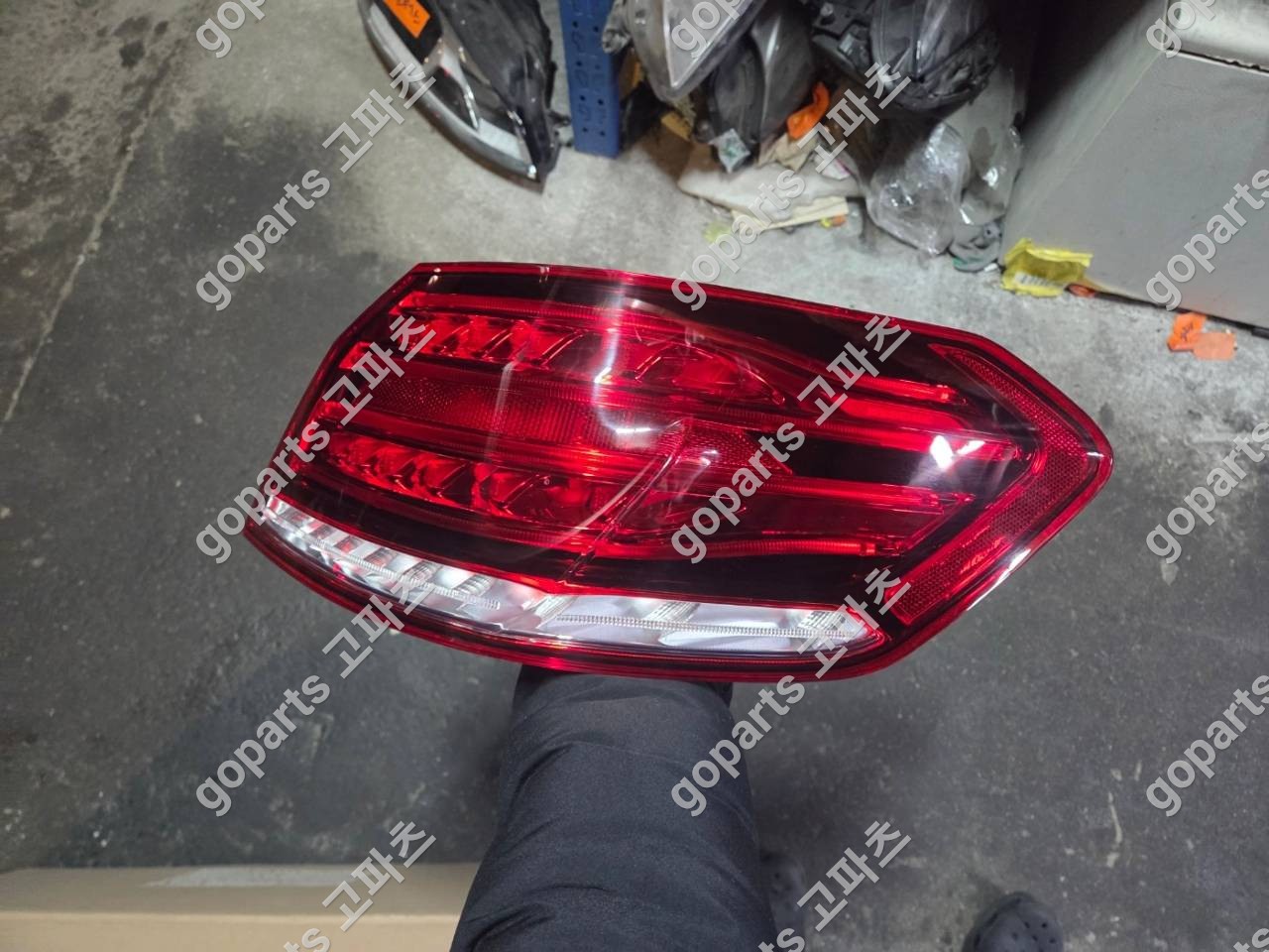 벤츠 E클래스 W212 후기형 조수석 후미등 교체 납품 후기