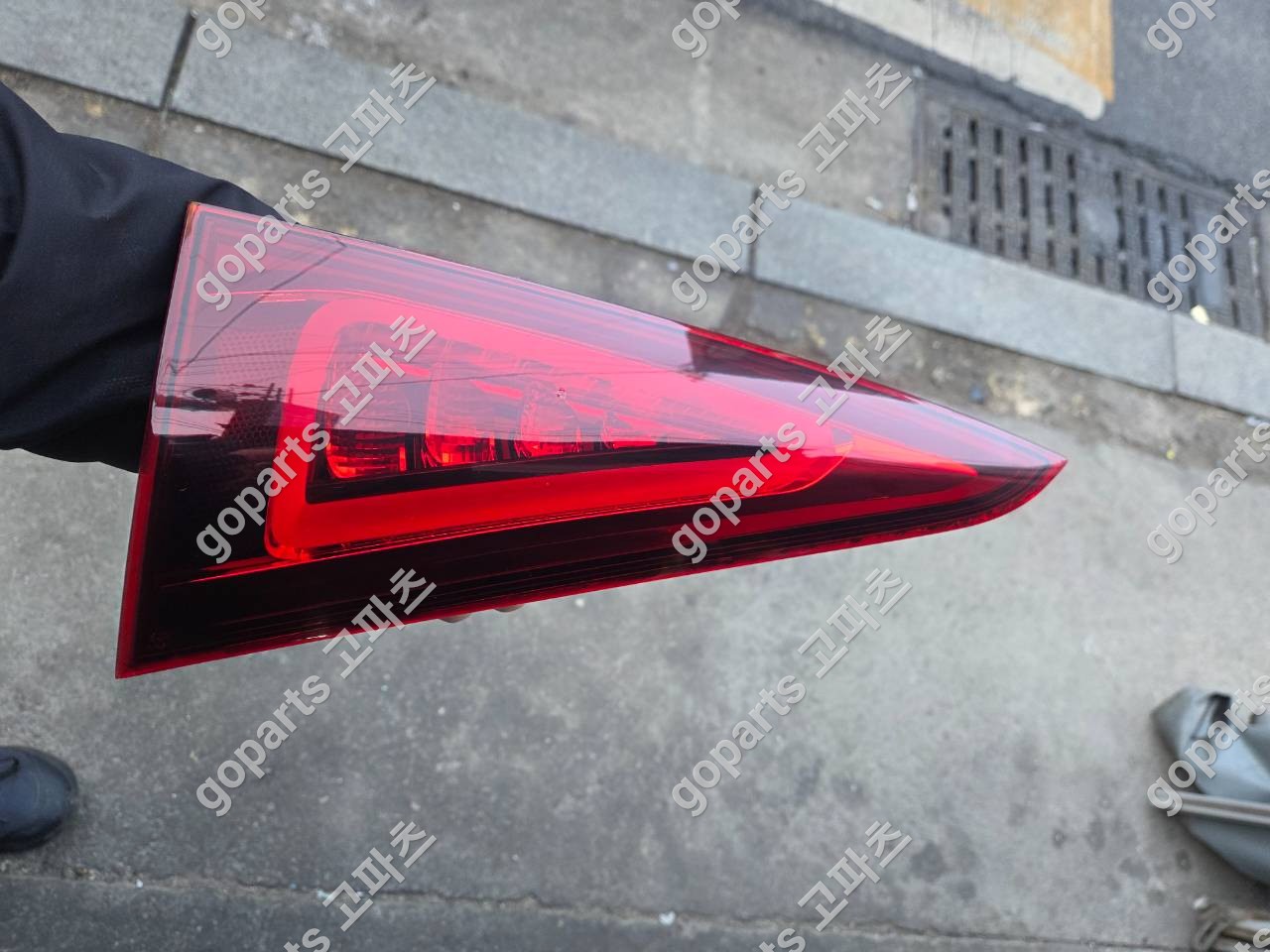 벤츠 GLE X167 W167 트렁크등 조수석 교체 납품 후기: 완벽 수리를 위한 선택