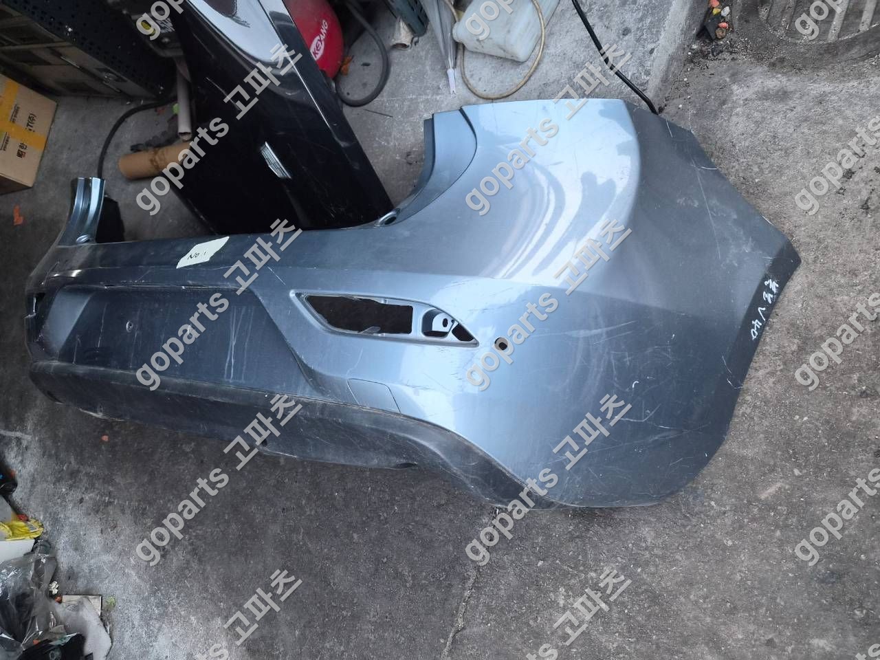 볼보 V40 후범퍼 상세사진 2