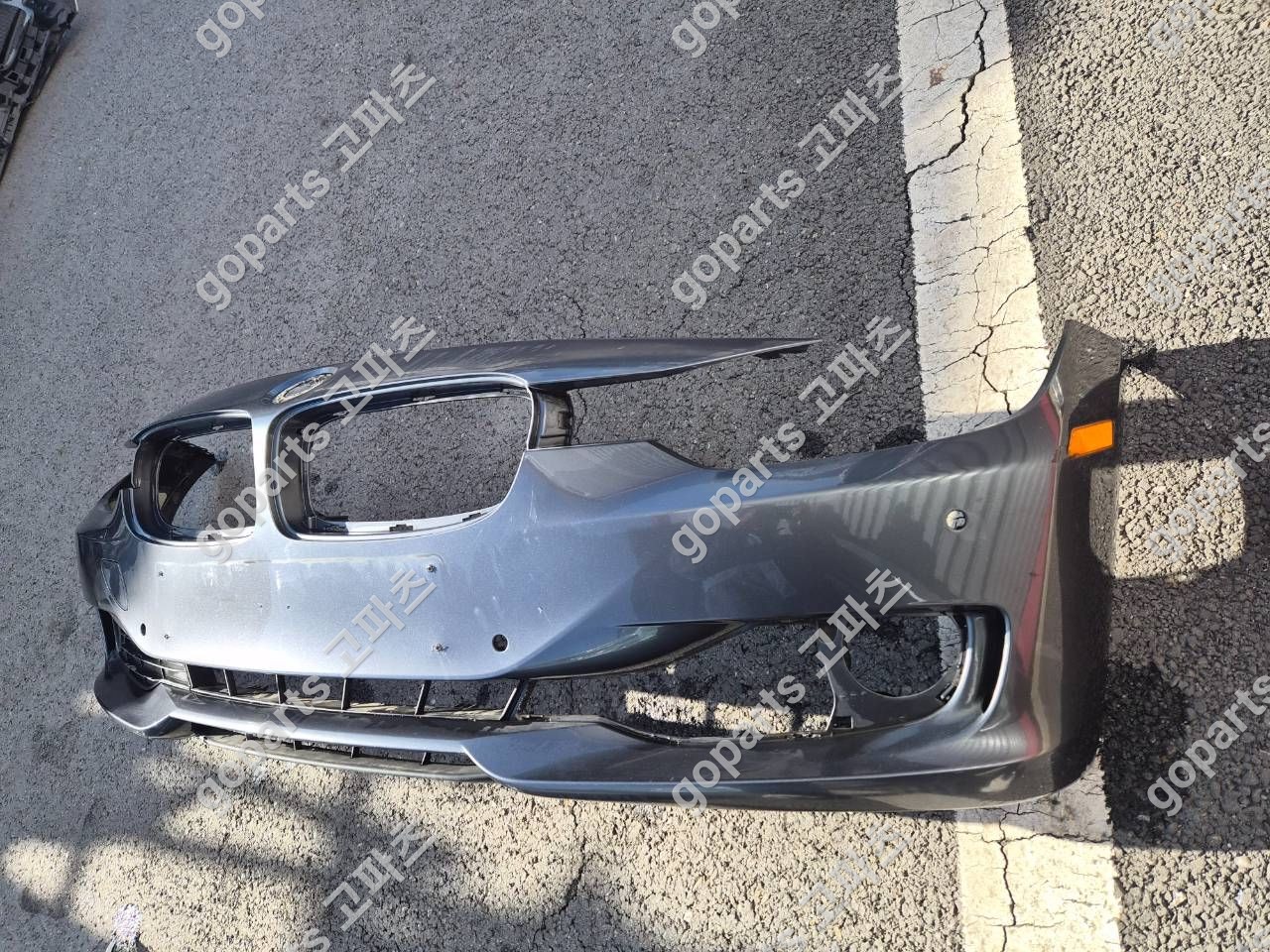 BMW F30 3시리즈 전반기 전범퍼 (일반타입, 반사경o, 카메라x, 물노즐x) 상세사진 2