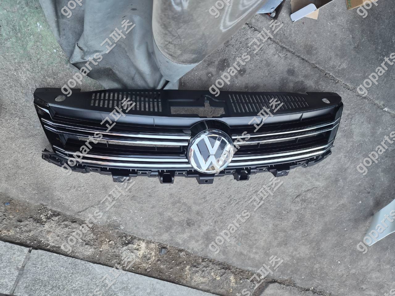 폭스바겐 티구안 5N 전면그릴 상세사진 2