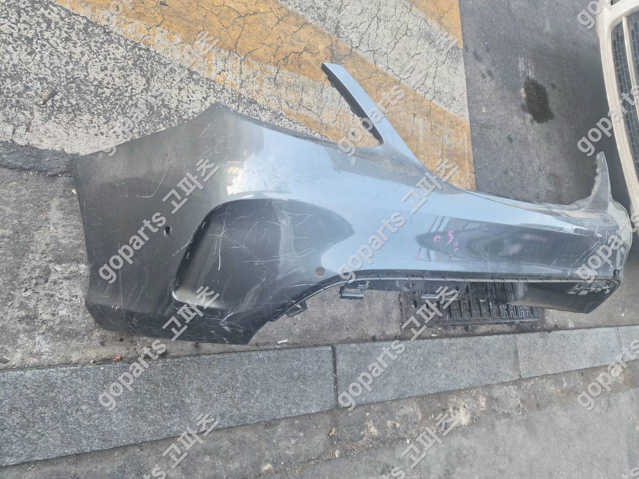 벤츠 C클래스 W205 AMG라인 후범퍼 상세사진 3