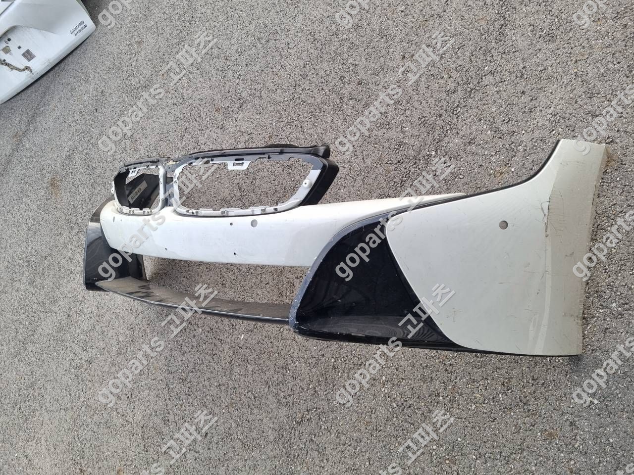 BMW i8 i12 전반기 전범퍼 상세사진 3