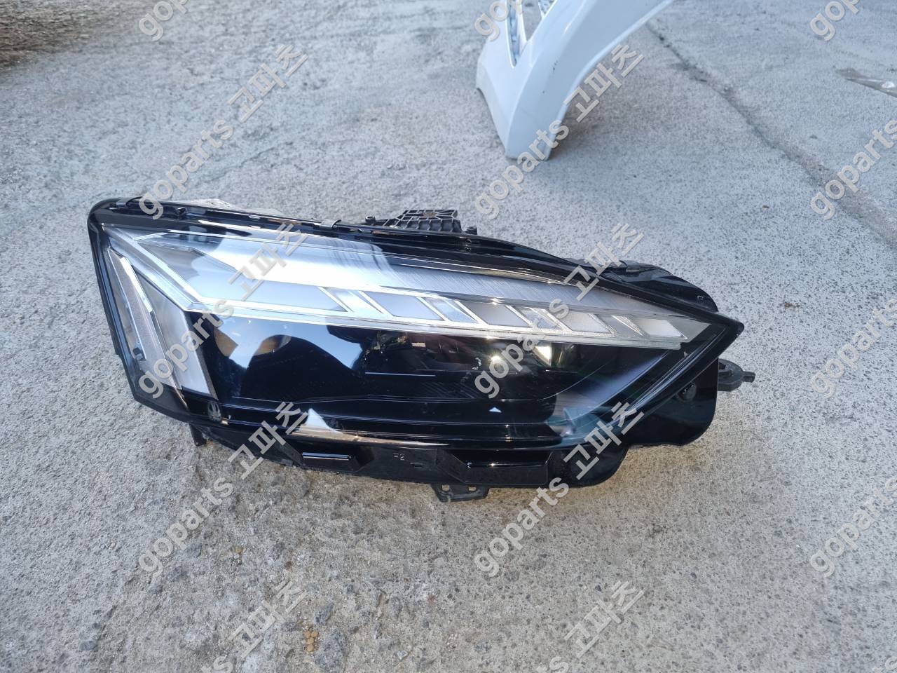 아우디 A5 8W6 조수석 헤드라이트 8W6941040 상세사진 4