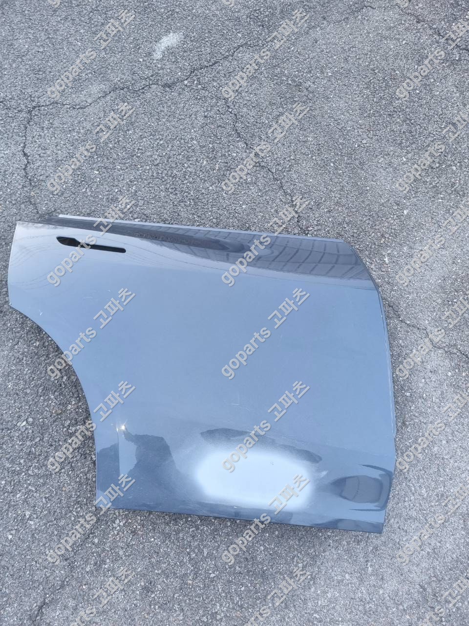 테슬라 모델Y 조수석 뒷문 상세사진 2