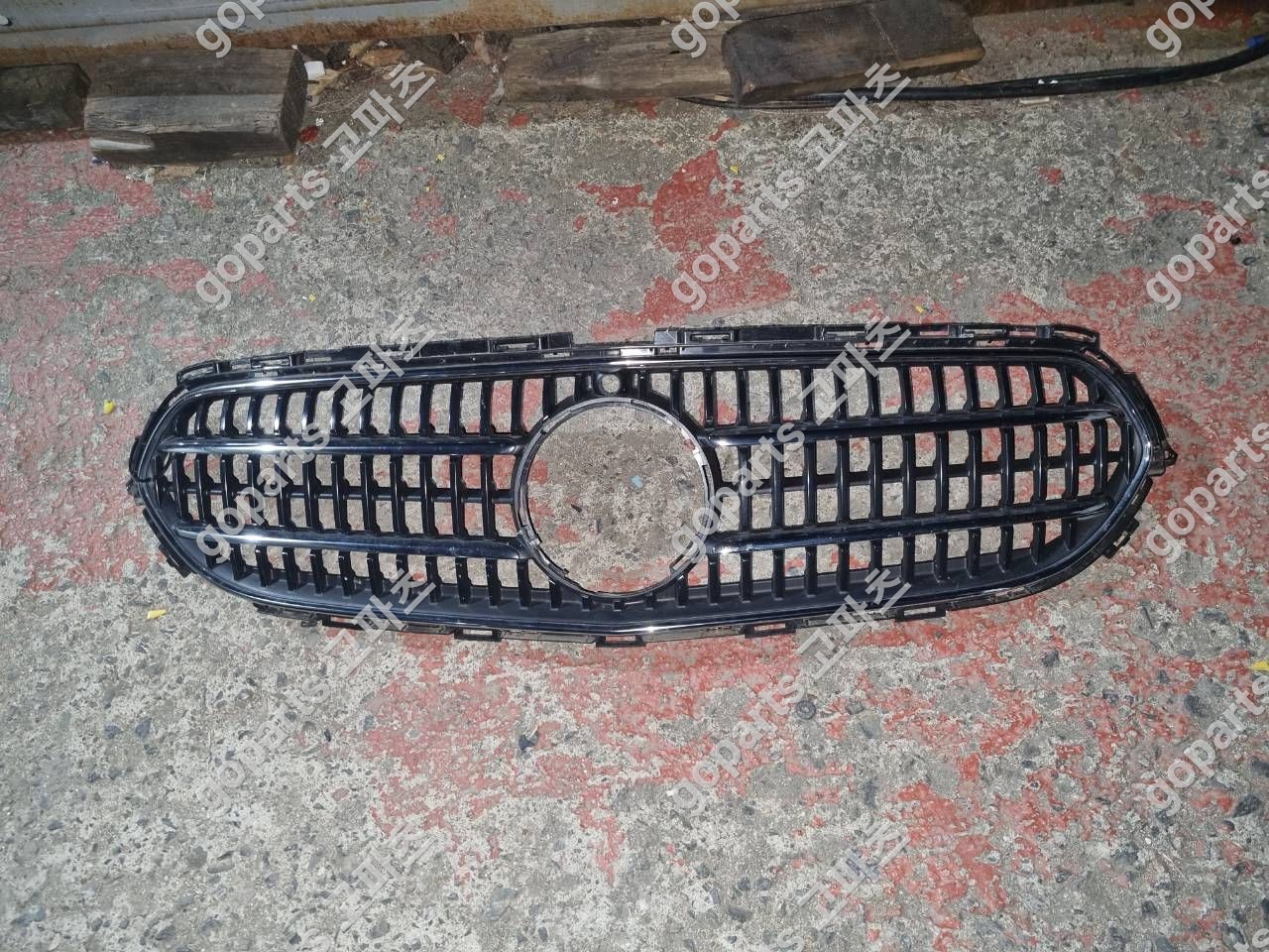 벤츠 W213 E클래스 후반기 전면그릴 (카메라 타입) 상세사진 2