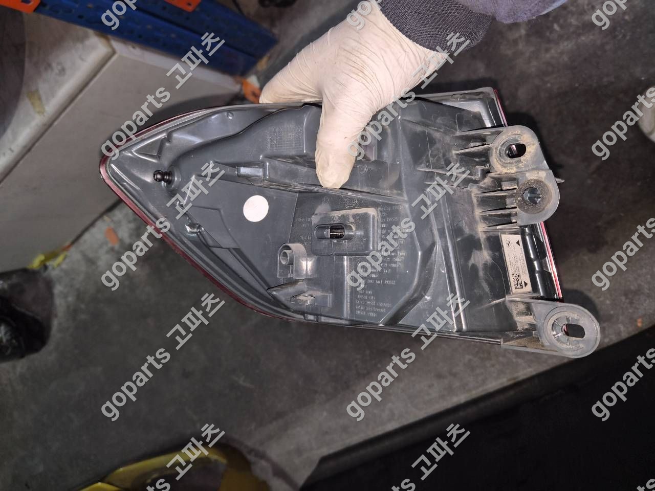 BMW F30 조수석 후미등 H4745652001 상세사진 3