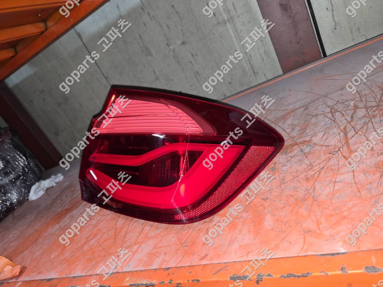 BMW F30 조수석 후미등 H4745652001 상세사진 4
