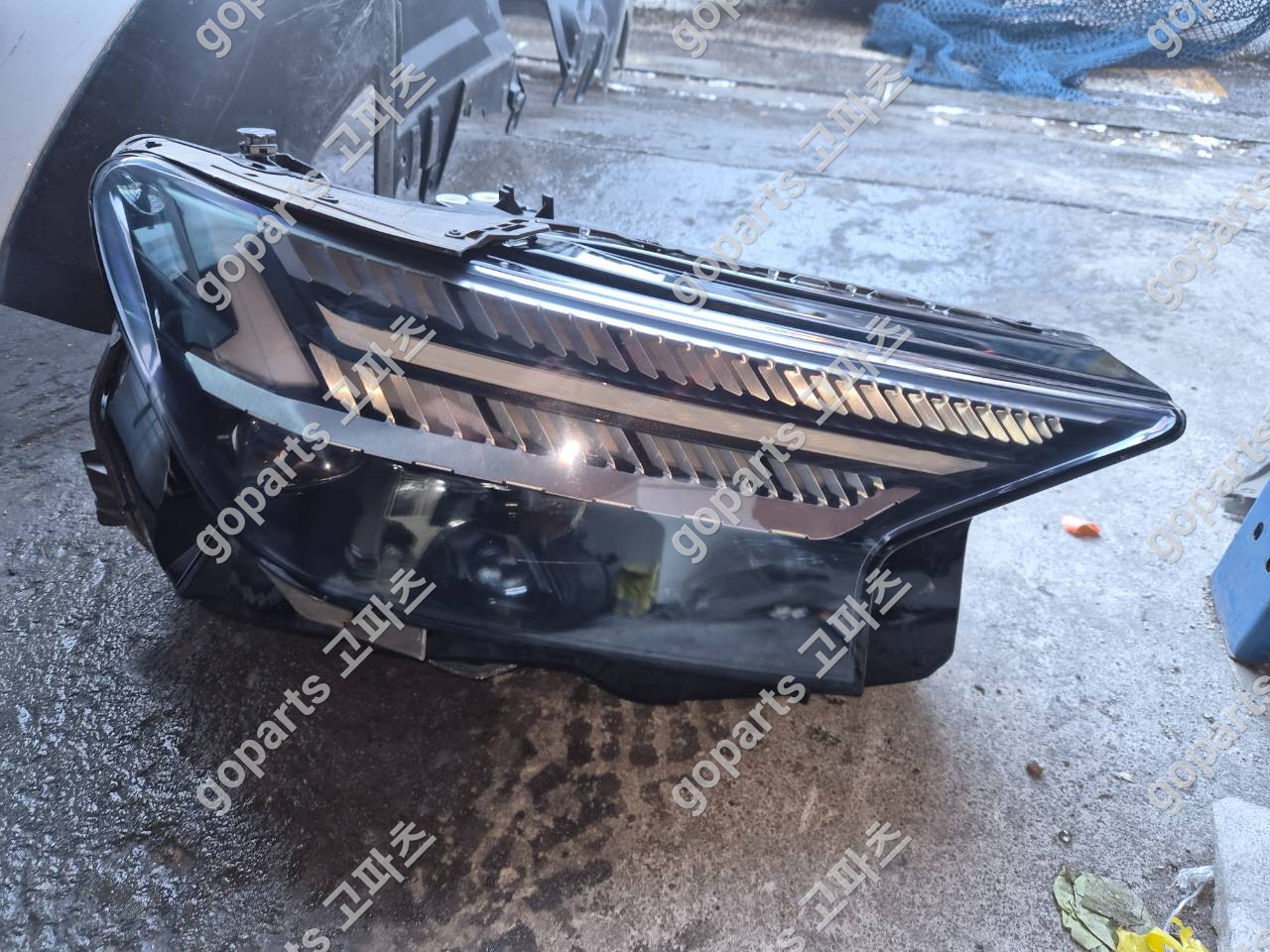 아우디 Q4 e-tron 조수석 헤드라이트 교체 후기: 2021-2025년식 전반기 모델 완벽 지원