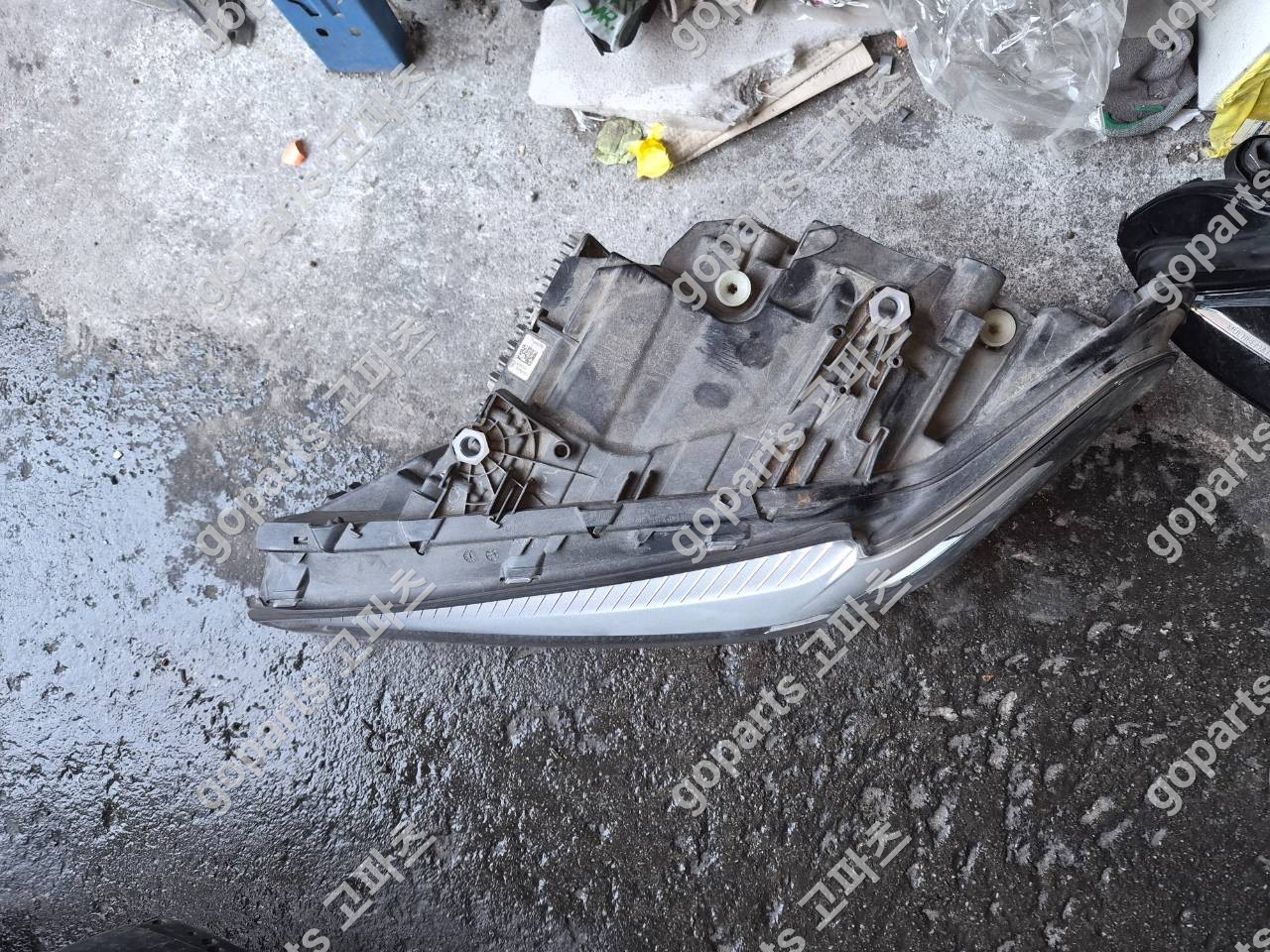 BMW 5시리즈 G30 운전석 헤드라이트 8499111-01 상세사진 4