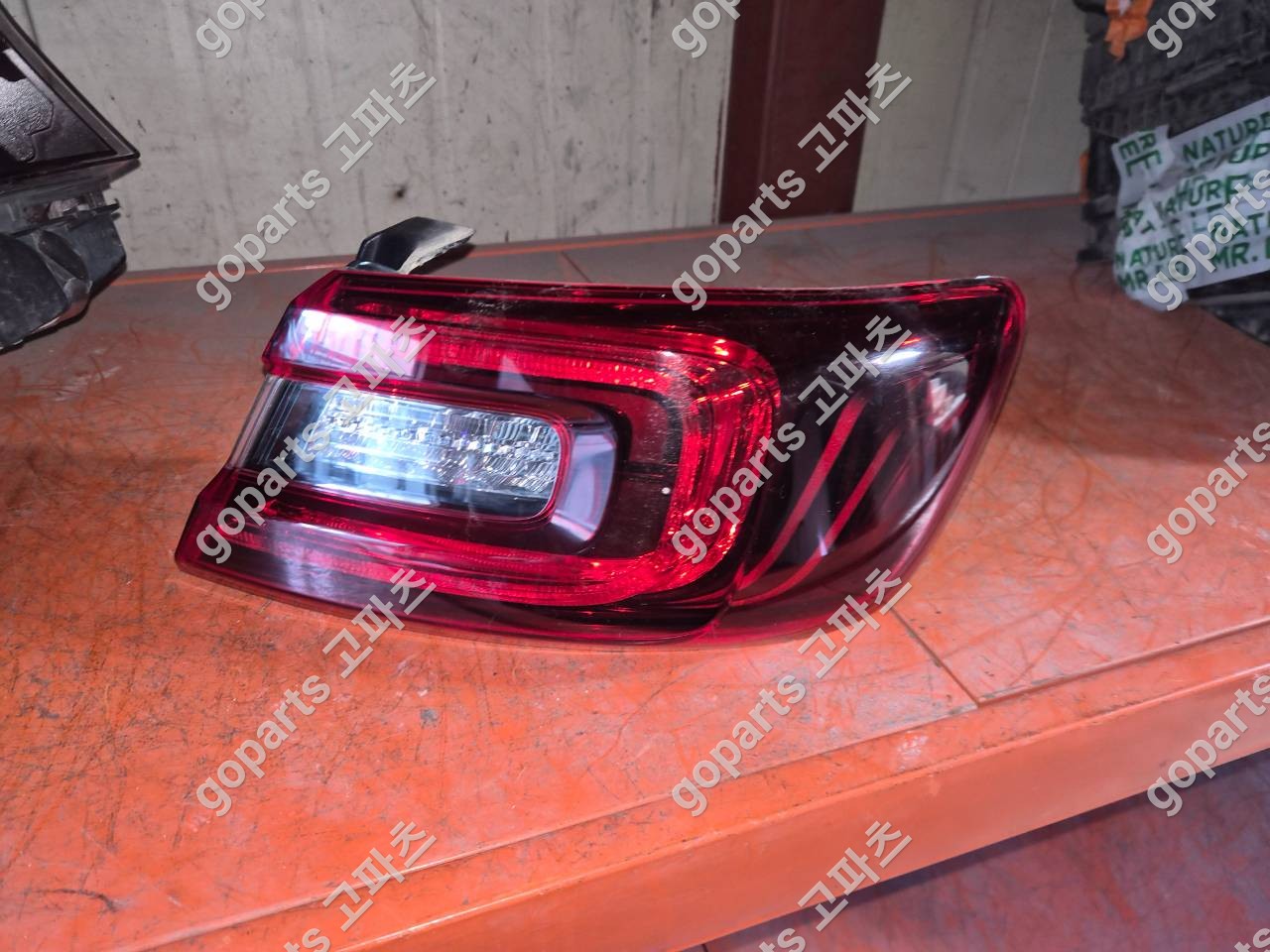 르노삼성 SM6 조수석 후미등 교체 후기: 완벽 수리를 위한 선택