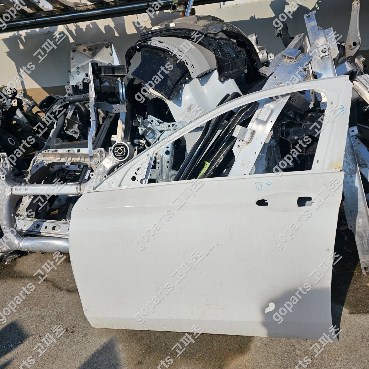 벤츠 E클래스 W213 운전석 앞도어 중고 교체 납품 후기: 부산 공업사 긴급 수리 지원