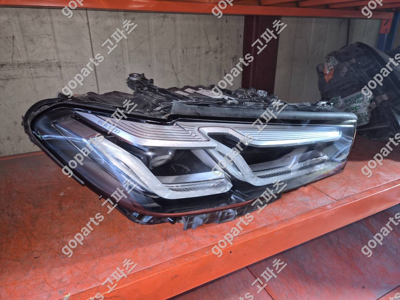 BMW 5시리즈 G30 조수석 LED 헤드라이트 상세사진 4