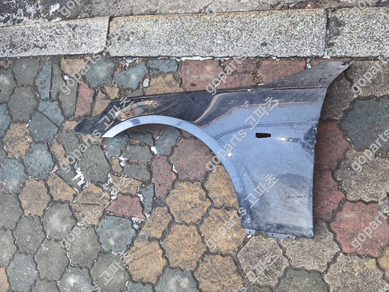 BMW E60 5시리즈 운전석 전휀더 상세사진 2