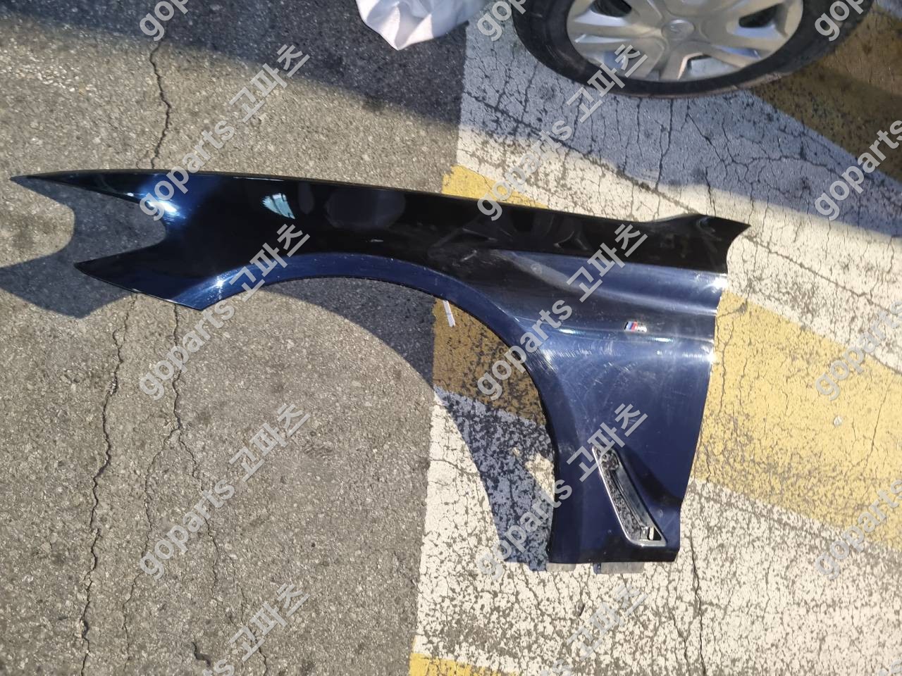 BMW G30 5시리즈 운전석 전휀더 상세사진 3